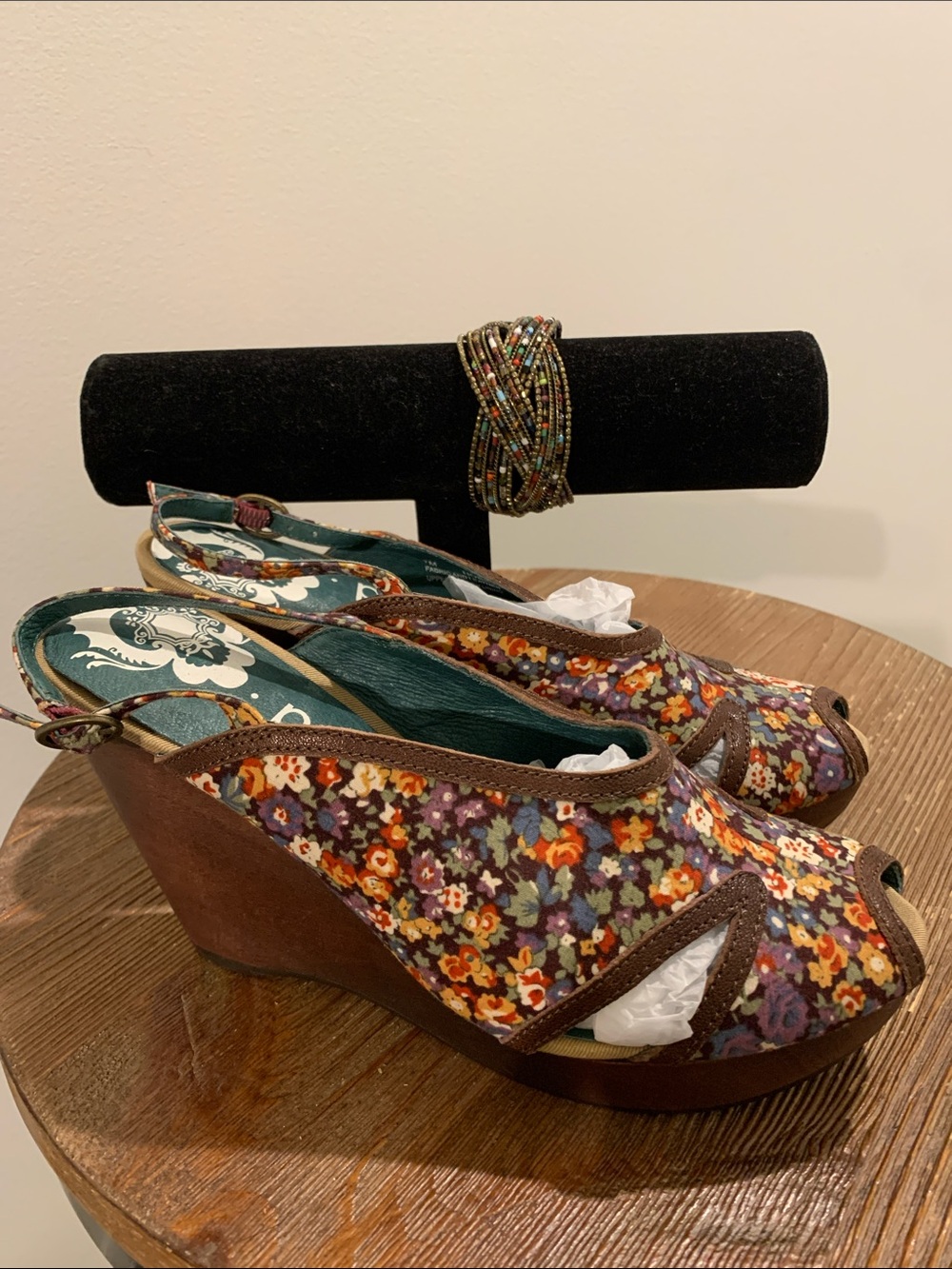 Pink Studio Floral Wedge Sandals in Multicolor comes with cute bracelet